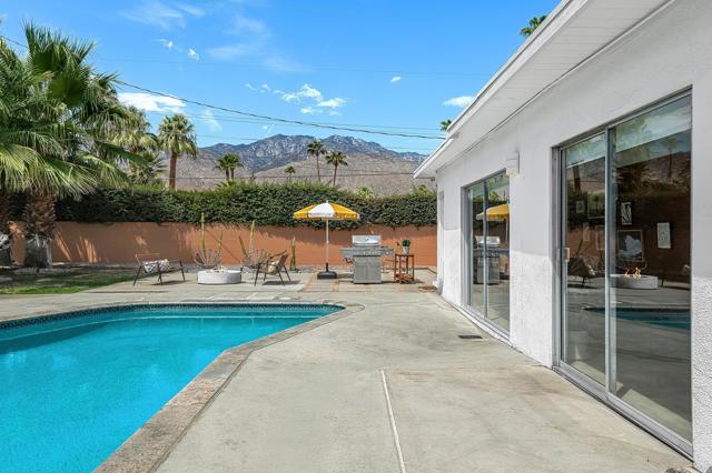 633 S Canon Drive, Palm Springs CA: https://media.crmls.org/mediaz/ddad0c86-90bf-459b-8b05-cbebfda4e86b.jpg