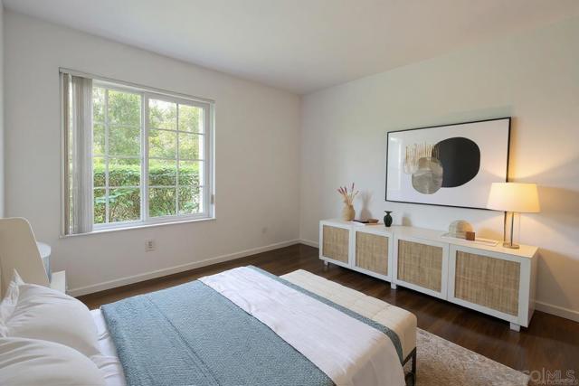 13076 Wimberly Square, San Diego CA: https://media.crmls.org/mediaz/ddad3b30-03a7-4840-b03c-e4eec1d74b0a.jpg