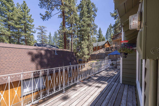 308 W Rainbow Boulevard, Big Bear CA: https://media.crmls.org/mediaz/ddad6863-1bdd-4d44-9a12-e0caa8894d09.jpg