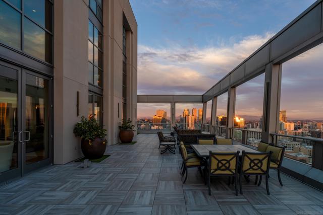 645 Front St, San Diego CA: https://media.crmls.org/mediaz/ddad80b5-ac1f-4db4-8002-b21e312218a6.jpg