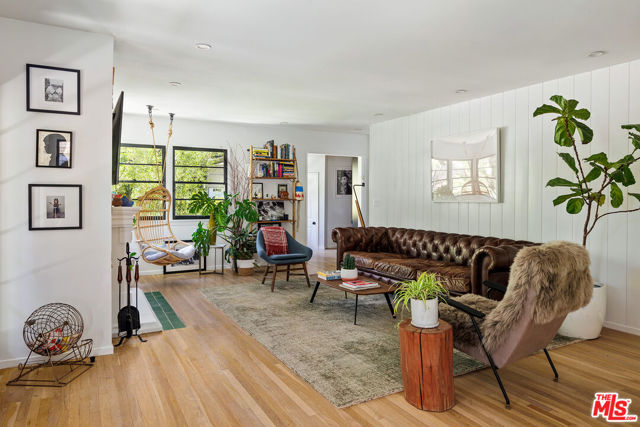 8421 Kirkwood Drive, Los Angeles CA: https://media.crmls.org/mediaz/ddad941d-e3b2-47c6-b12b-ad7dd251bde0.jpg