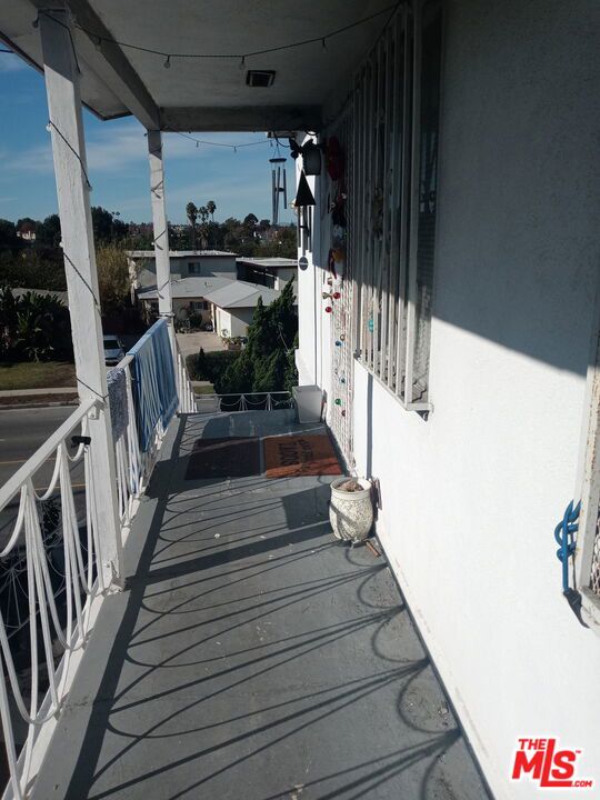 7208 S La Cienega Boulevard, Inglewood CA: https://media.crmls.org/mediaz/ddada3e4-3c39-416f-812d-22030cf5f687.jpg