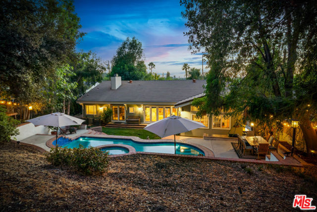 5252 Vanalden Avenue, Tarzana CA: https://media.crmls.org/mediaz/ddadbcf7-e82e-4b0e-a0d8-69855be242a1.jpg
