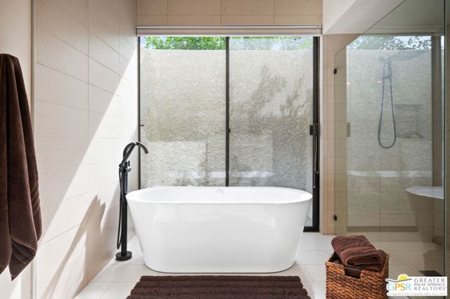 87 Magdalena Drive, Rancho Mirage CA: https://media.crmls.org/mediaz/ddae2d7f-f533-4d8d-8ee4-b0b74c625c05.jpg