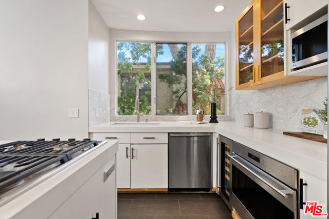 830 Bay Street, 3 photo 6