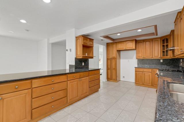 2412 Heatherwood Court, Escondido CA: https://media.crmls.org/mediaz/ddaef2ea-8924-4cb9-b72a-d309c2c338fc.jpg