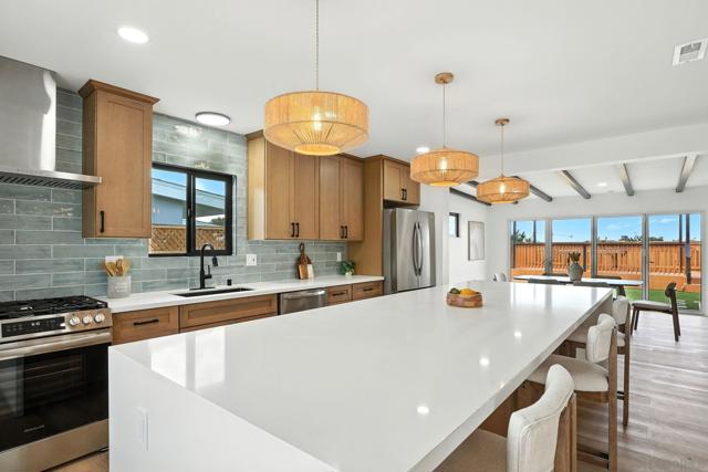 2736 Burgener Blvd, San Diego CA: https://media.crmls.org/mediaz/ddaf5eae-6055-4cff-8250-f2316dc9545b.jpg