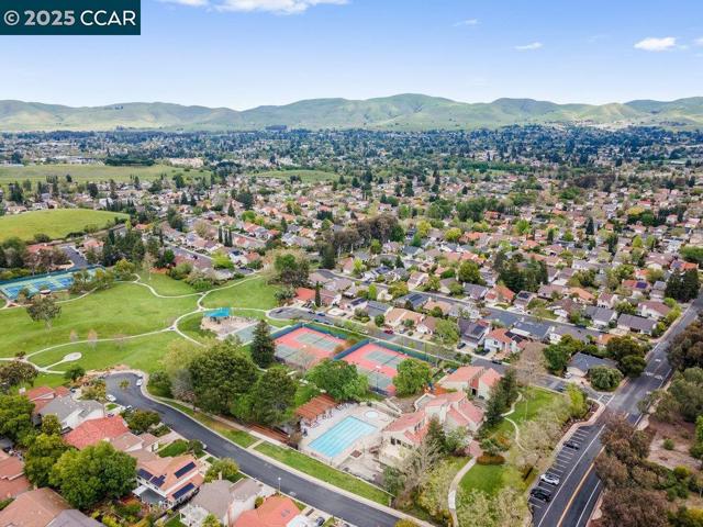 4672 N Larwin Ave, Concord CA: https://media.crmls.org/mediaz/ddaf7197-385f-474a-9aa3-e6667c71d60f.jpg