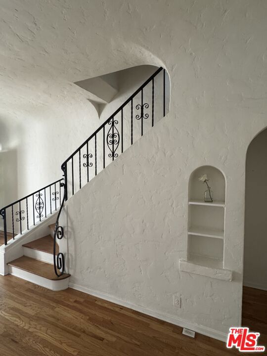 7917 Norton Avenue, West Hollywood CA: https://media.crmls.org/mediaz/ddafc139-2dd0-4d33-bb23-2fb071d7b706.jpg