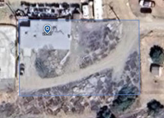 28587 Goetz Rd, Canyon Lake CA: https://media.crmls.org/mediaz/ddb0bb1c-125a-45c3-8b13-a2155367b9d3.jpg