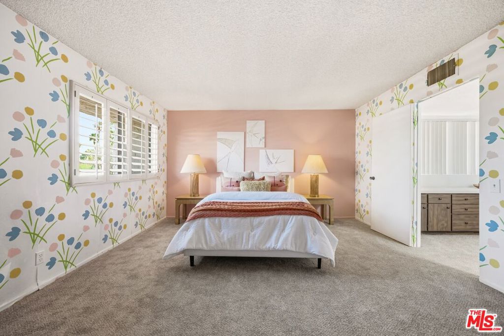 https://media.crmls.org/mediaz/ddb0fbad-e4ff-475b-8182-b766b620e29a.jpg?preset=X-Large
