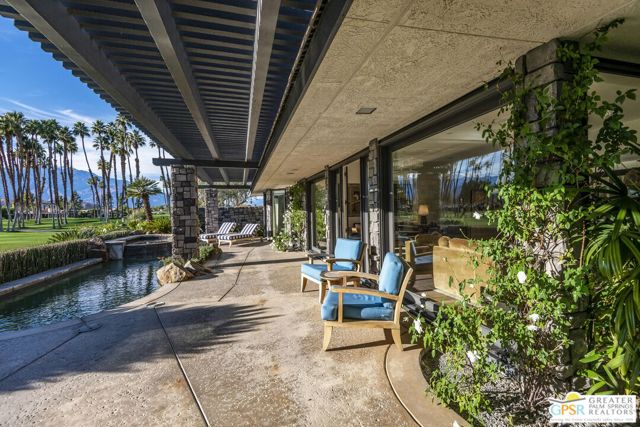 8 Surrey Court, Rancho Mirage CA: https://media.crmls.org/mediaz/ddb0fe6e-49b9-4275-8c83-05af0d9c711e.jpg