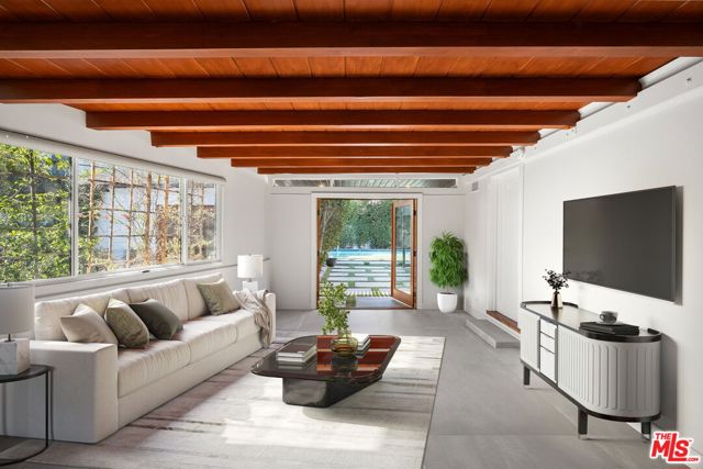 5013 Auckland Avenue, Toluca Lake CA: https://media.crmls.org/mediaz/ddb14c1f-e2d8-451a-be3d-005a40602e7f.jpg