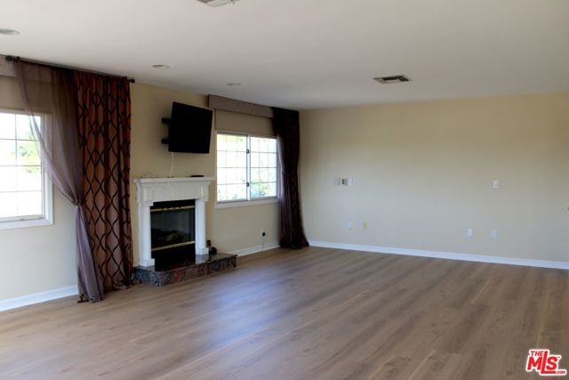 11502 Dona Teresa Drive, Studio City CA: https://media.crmls.org/mediaz/ddb16390-a0fe-49dd-bfab-86c8bcafedac.jpg