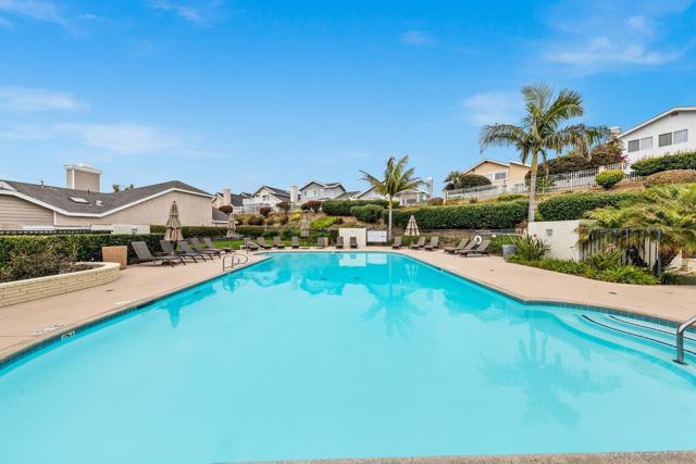 802 Spindrift Ln, Carlsbad CA: https://media.crmls.org/mediaz/ddb17881-2d62-49e0-9344-0926987bc214.jpg
