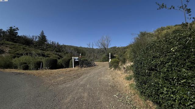 11311 Pine Flat, Healdsburg CA: https://media.crmls.org/mediaz/ddb1f4be-1960-4cf9-ac94-6850b772049a.jpg