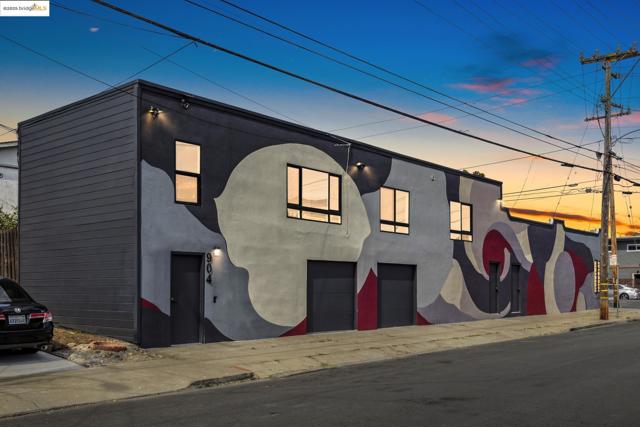 904 41st St, Oakland CA: https://media.crmls.org/mediaz/ddb289ca-f5b4-4d58-beb7-aa19ad86bde4.jpg