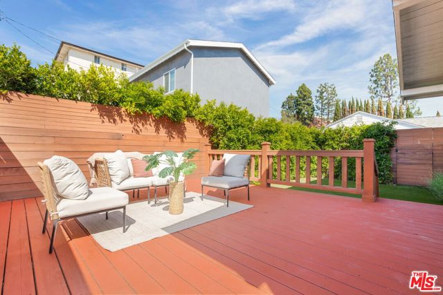1016 S Bundy Drive, Los Angeles CA: https://media.crmls.org/mediaz/ddb45bce-9cad-433a-80c7-54837963c7b6.jpg