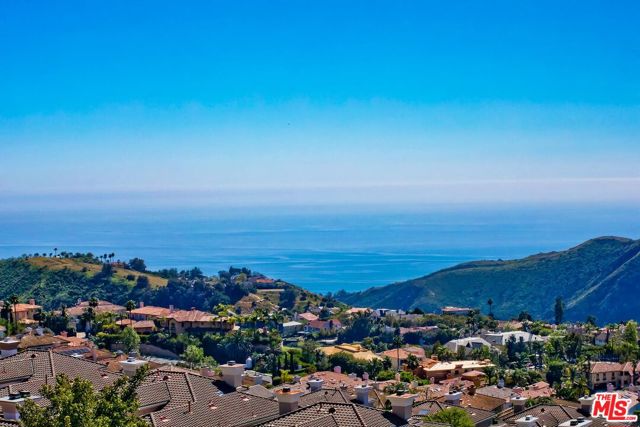 1648 Chastain, Pacific Palisades CA: https://media.crmls.org/mediaz/ddb4ab06-1b8c-46f1-9f59-19f778569765.jpg