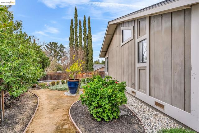 1431 HUSTON ROAD, Walnut Creek CA: https://media.crmls.org/mediaz/ddb4e79b-f5d5-438d-b1d0-cca706e666ba.jpg