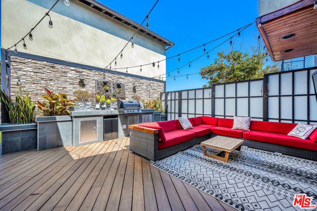 4450 Campbell Drive, Los Angeles CA: https://media.crmls.org/mediaz/ddb4fe64-0439-4546-a3dc-5e5296219f09.jpg