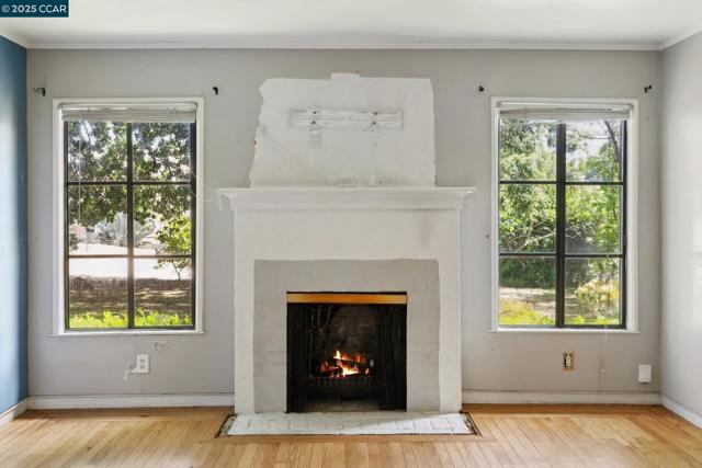 1580 3rd Ave, Walnut Creek CA: https://media.crmls.org/mediaz/ddb523b9-56f0-41b1-bf7b-573a3f4ab6e3.jpg