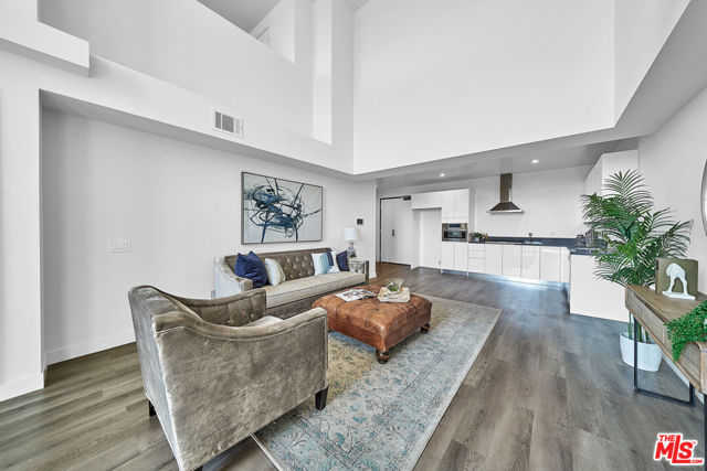 900 S Kenmore Ave #Penthouse 5, Los Angeles, CA 90006