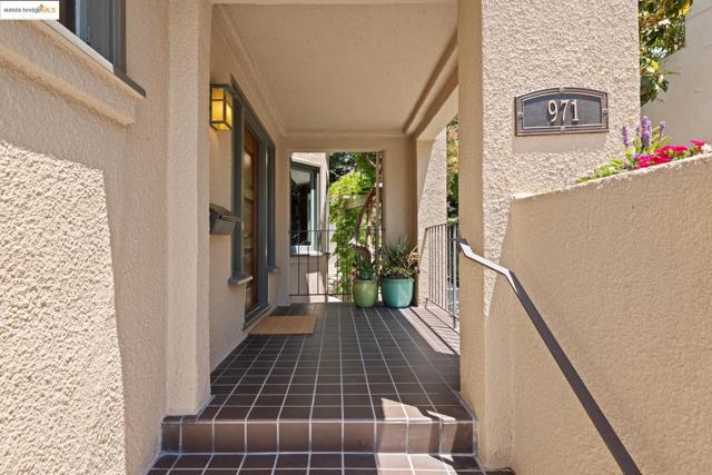 971 Santa Barbara Rd, Berkeley CA: https://media.crmls.org/mediaz/ddb5afac-6a46-42a9-b96a-c38fb0dd5b98.jpg
