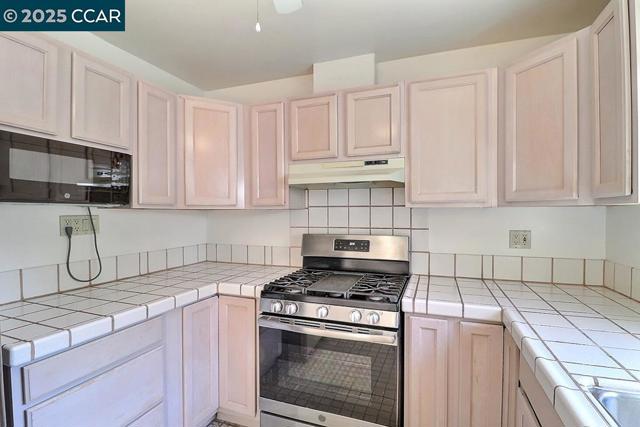 2465 Buena Vista Ave, Walnut Creek CA: https://media.crmls.org/mediaz/ddb73512-a836-4c22-a158-63d6238f5270.jpg