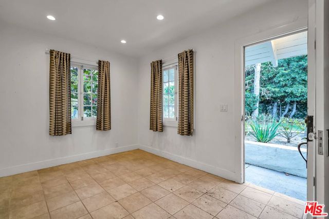 618 N Rodeo Drive, Beverly Hills CA: https://media.crmls.org/mediaz/ddb76591-151e-44e6-be72-aec0f915ff7d.jpg
