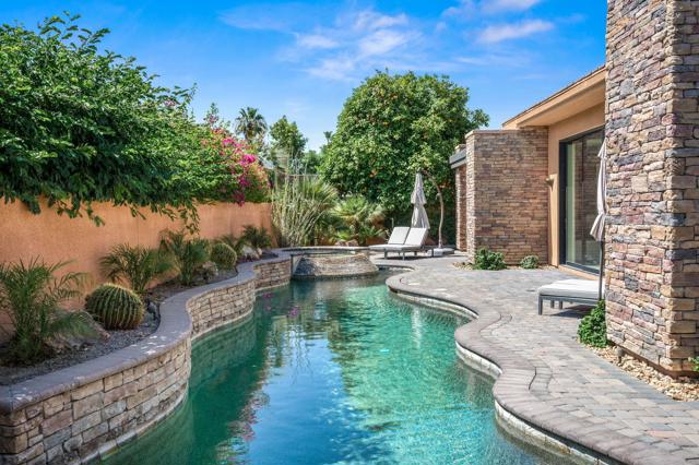 50380 Via Serenidad, La Quinta CA: https://media.crmls.org/mediaz/ddb790fb-e9c7-4c31-8831-f505bd2b2a85.jpg