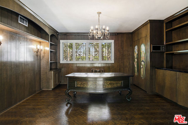 180 N Highland Avenue, Los Angeles CA: https://media.crmls.org/mediaz/ddb79a98-9ea8-448b-8937-a1409542c083.jpg
