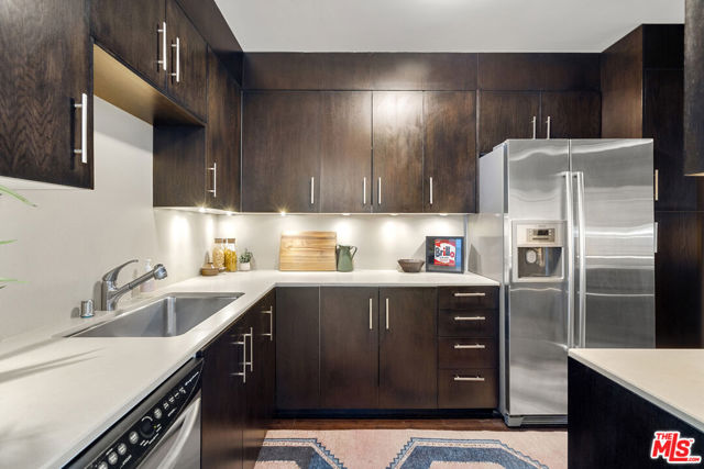 8787 Shoreham Drive, West Hollywood CA: https://media.crmls.org/mediaz/ddb7bc58-7827-404a-b874-acb7fd565e6a.jpg