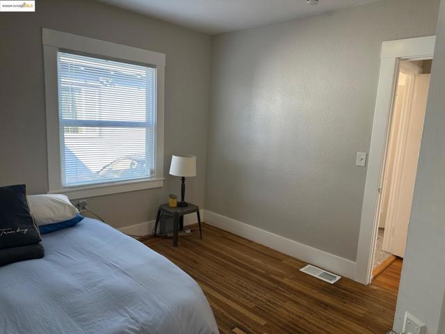 1937 87th Avenue, Oakland CA: https://media.crmls.org/mediaz/ddb7c1af-0c36-4e00-9712-24b782ab6ec2.jpg