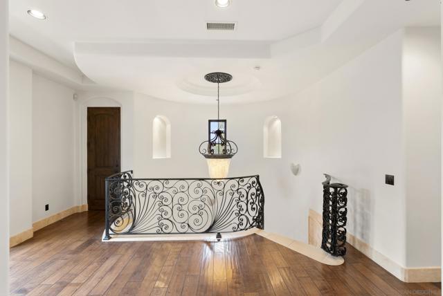 18233 Via Ambiente, Rancho Santa Fe CA: https://media.crmls.org/mediaz/ddb8ad94-82a7-43d4-b6b4-a0a30d9ea07a.jpg