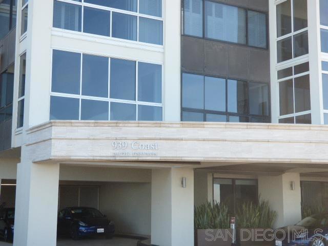 939 Coast Blvd, La Jolla CA: https://media.crmls.org/mediaz/ddb8c864-50ac-4885-a690-233b20b3418e.jpg