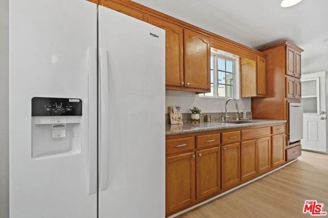 3588 Helms Avenue, Culver City CA: https://media.crmls.org/mediaz/ddb939be-43e2-474d-9305-0ba6671e01f7.jpg