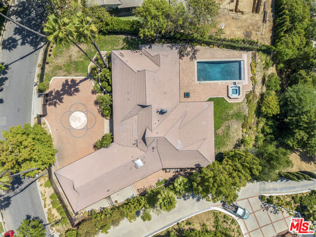 405 Evelyn Place, Beverly Hills CA: https://media.crmls.org/mediaz/ddb94caa-7629-4eb4-881d-2f03eb0d7da4.jpg