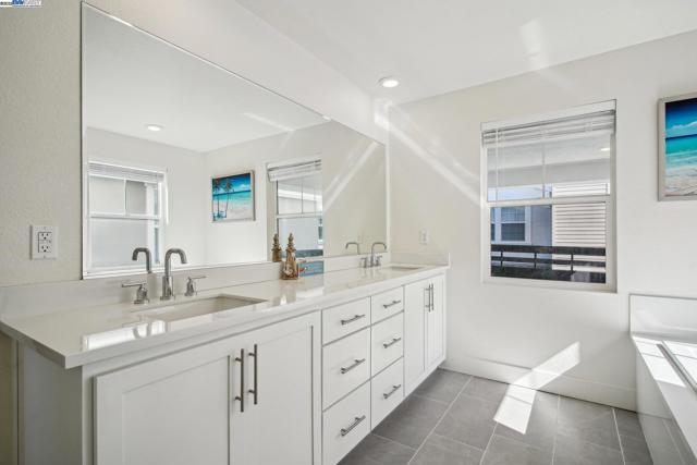 Image 36 of 60 For 37450 Watersail Way