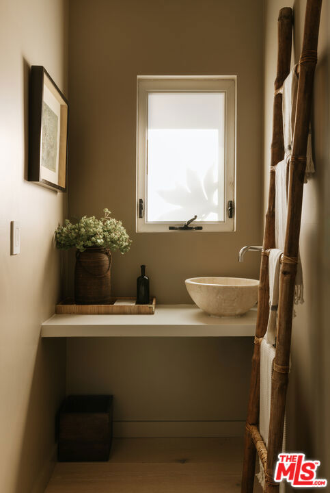 https://media.crmls.org/mediaz/ddb9aec9-e4fe-46a2-ae43-6fc4e34b626f.jpg?preset=X-Large