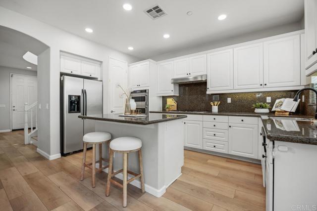4016 Lake Shore Lane, Fallbrook CA: https://media.crmls.org/mediaz/ddb9feb7-6325-4a95-ab51-8e5b5e46f4dc.jpg