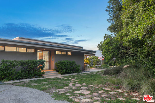 475 Stunt Road, Calabasas CA: https://media.crmls.org/mediaz/ddba68ab-780c-4399-a8b5-1a67e2475f18.jpg