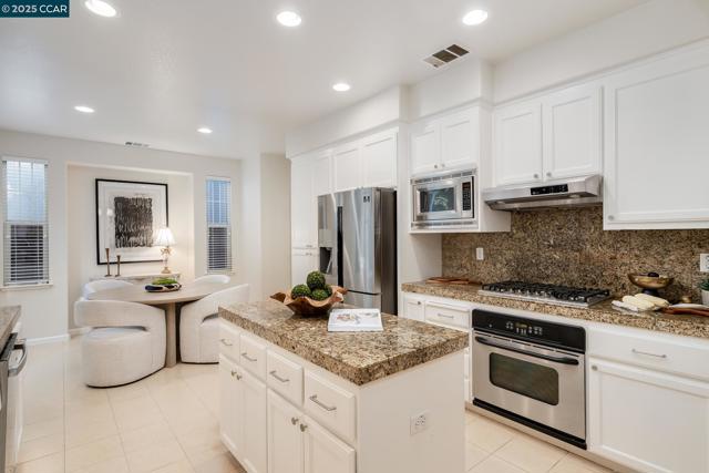 2258 S Donovan Way, San Ramon CA: https://media.crmls.org/mediaz/ddbad8b0-0641-4fe5-90b0-89b5c9f24e6a.jpg