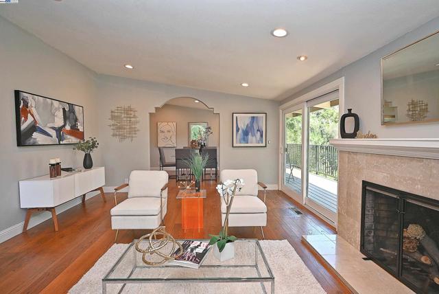 38 Saint Stephens Dr., Orinda CA: https://media.crmls.org/mediaz/ddbaf914-0141-4521-8ed4-01b292d6ef01.jpg