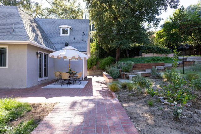 1601 El Rito Avenue, Glendale CA: https://media.crmls.org/mediaz/ddbb2526-d794-410c-a484-9a7c3f9e9676.jpg
