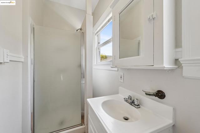 2714 Ave, Berkeley CA: https://media.crmls.org/mediaz/ddbb7969-8bf9-4f56-aed1-d21fc0eb6a2d.jpg