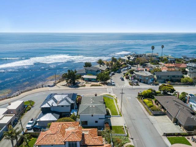 102 32nd Avenue, Santa Cruz CA: https://media.crmls.org/mediaz/ddbbd88b-fa8c-4ccd-b1eb-21c18352e591.jpg