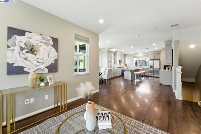 418 Desert Holly St, Milpitas CA: https://media.crmls.org/mediaz/ddbbe868-d579-4c3b-9f22-a2b66618126a.jpg