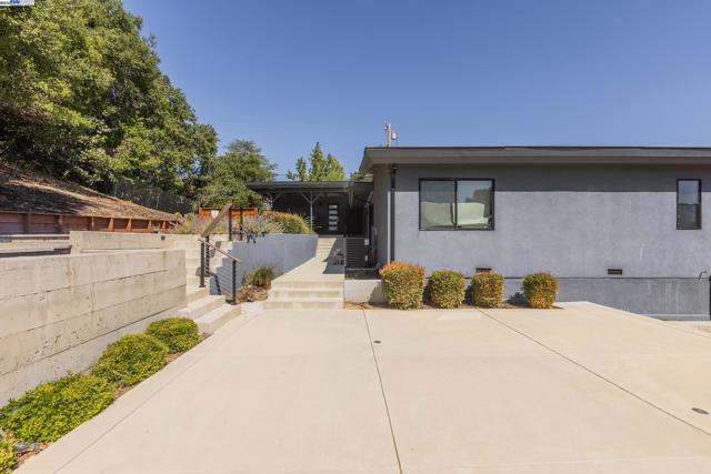 5 Sky Terrace, Danville CA: https://media.crmls.org/mediaz/ddbc3e0b-7c92-4b30-9855-3485e226bc3a.jpg