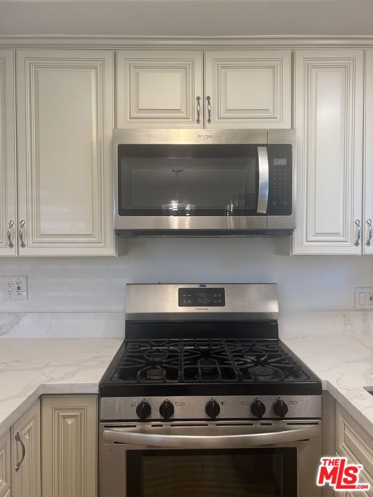1017 Sonora Avenue, Glendale CA: https://media.crmls.org/mediaz/ddbc664b-0b70-44c8-8ce5-eba0a084c959.jpg